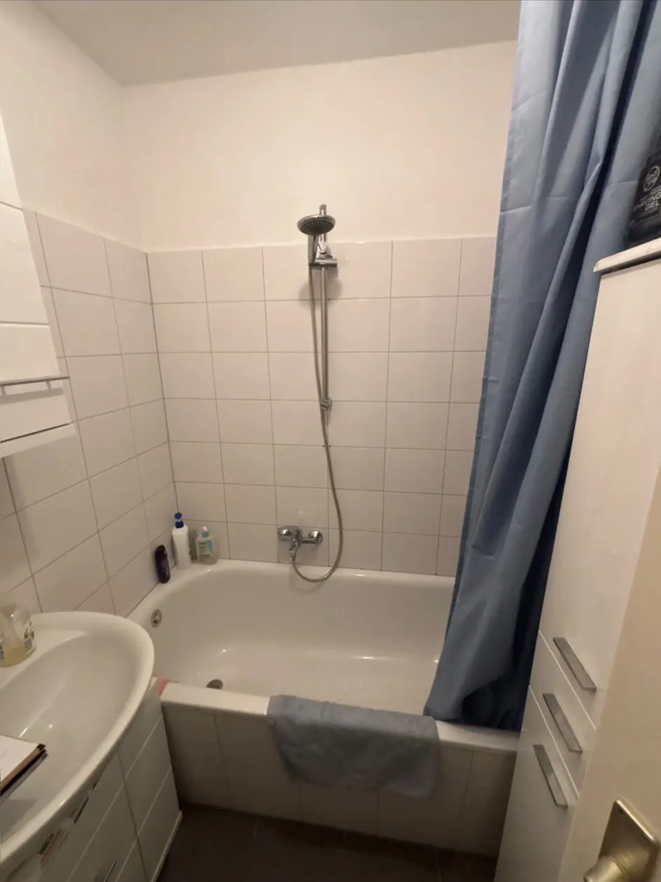 Vorher: Wanne zu Eckdusche